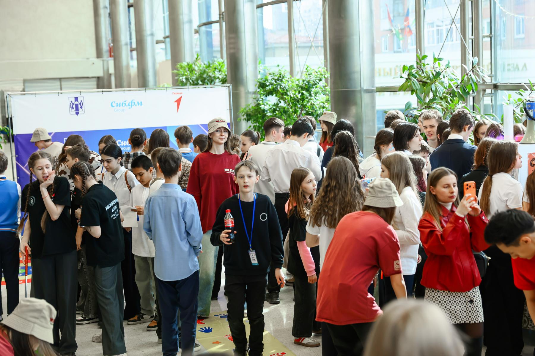 Фото Соловьёв, Савочкин, Никишева: звездные гости собрали на форуме в Новосибирске свыше тысячи человек – 100 ярких кадров 56